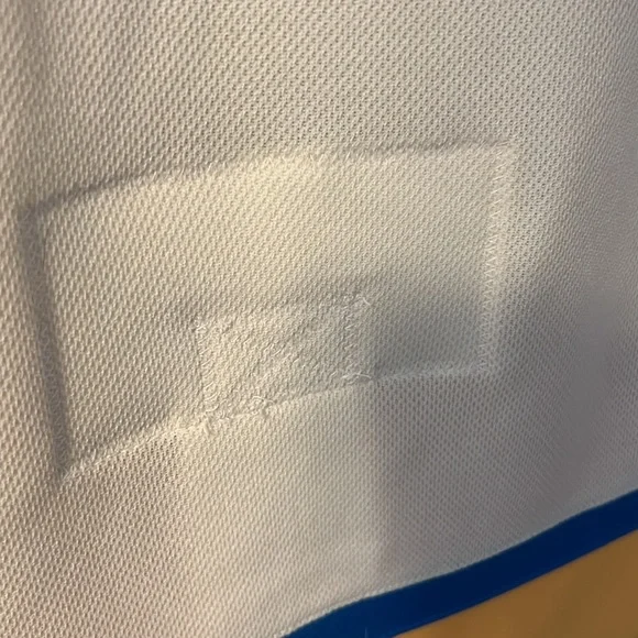 *SOLD* Men’s St. Louis Blues Winter Classic Hockey Jersey - Picture 13 of 14